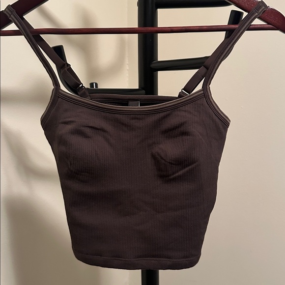 Skims x Nike Ribbed Seamless Cami - Picture 4 of 10